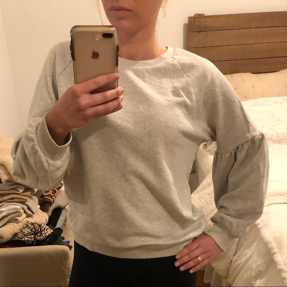 GAP gray ballon sleeve sweatshirt